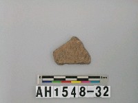 藏品(淺褐色夾砂陶片)的圖片